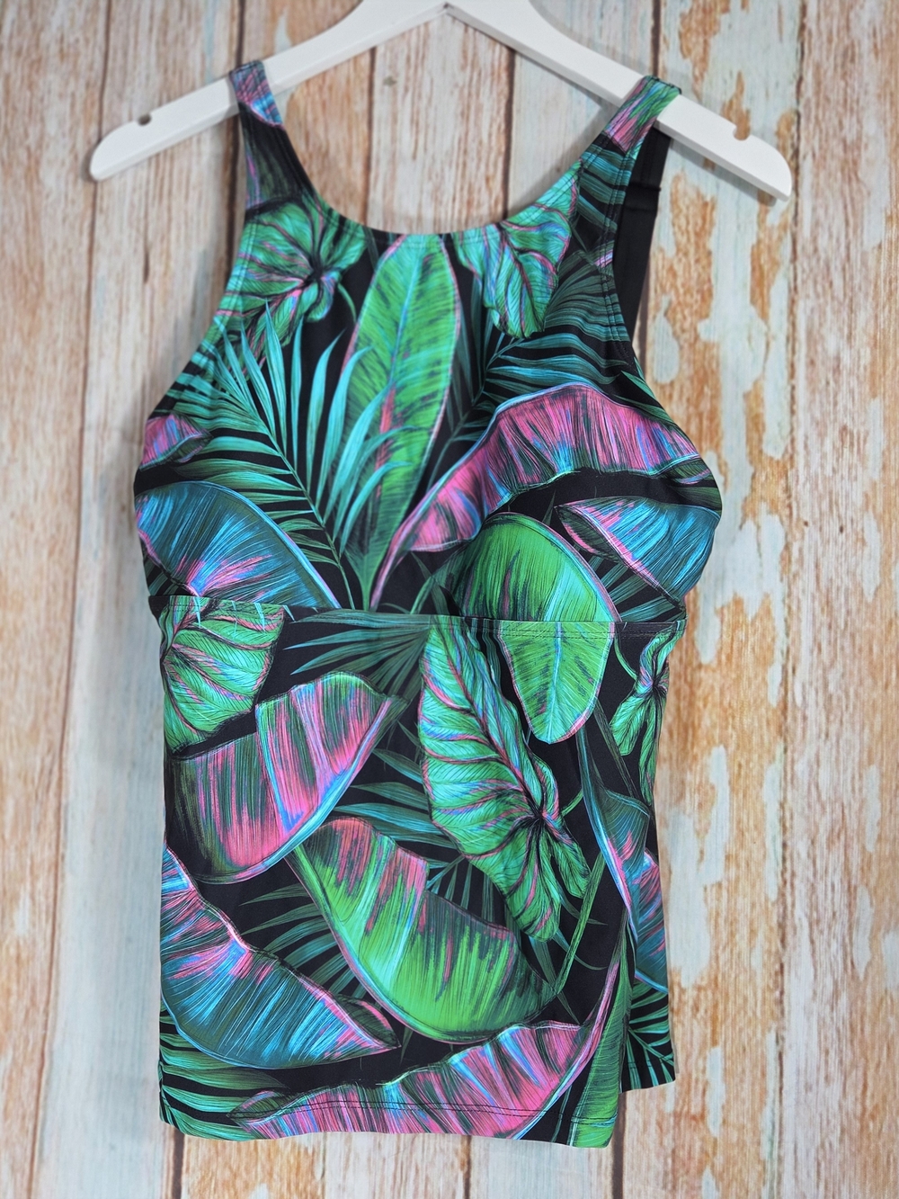 NEXT by Athena Tankini featuring a tropical Akela Breeze print. Size 38B/C. NWT